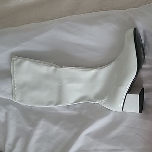 FUNTAISMA BRAND NEW White Retro boots